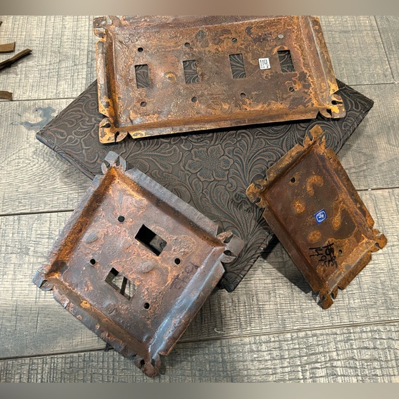 Rustic Western Wallplate set. Never Used! - Picture 9 of 10
